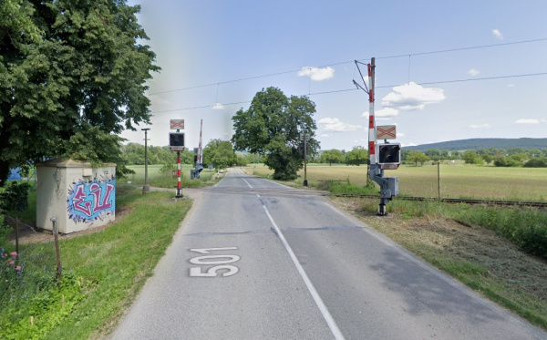 Dôvodom uzávierky je oprava tohto priecestia. | Foto: PZSR, Maps Google