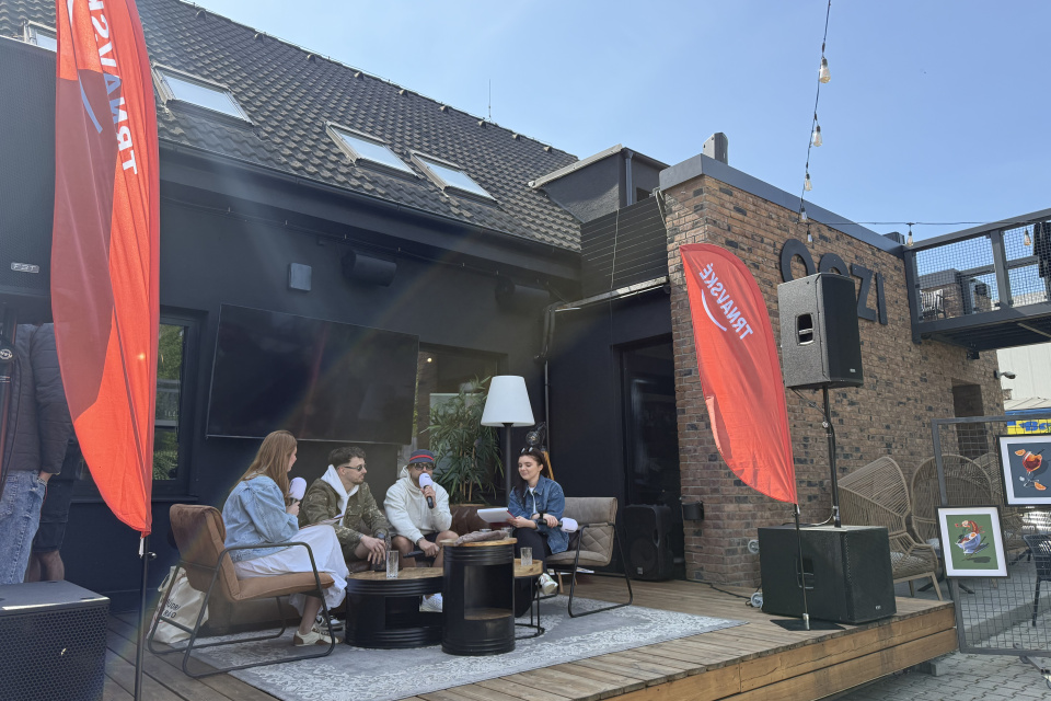 Trnavské rádio dopoludnia prenášlo atmosféru poslucháčom naživo do celého Trnavského kraja | Zdroj: Trnavské rádio