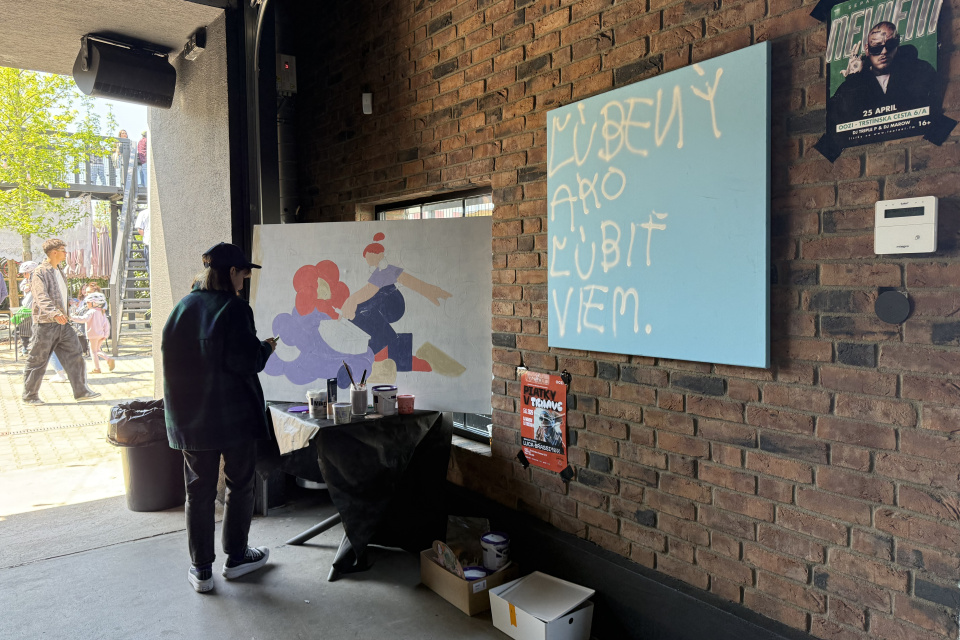 Priestor bol vyzdobený aj umeleckým dielami | Zdroj: Trnavské rádio