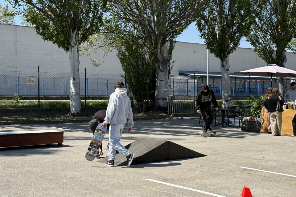 Stretnúť sme mohli aj mladých skateboardistov | Zdroj: Trnavské rádio
