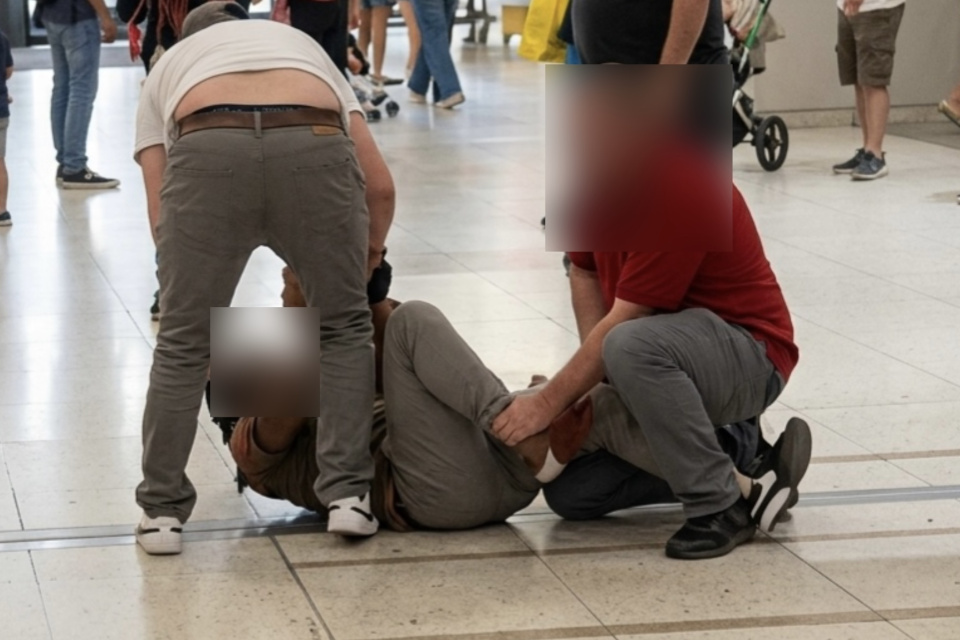 Muža spacifikovali návštevníci nákupného centra. | Zdroj: PM / red.