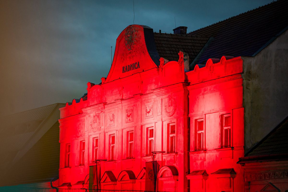 Ide o farbu solidarity, spolupatričnosti a podpory ľudí žijúcich s HIV. | Foto: Trnava
