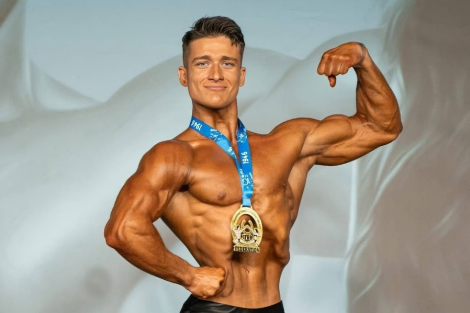 Martin Holán na pódiu | Zdroj: IFBB