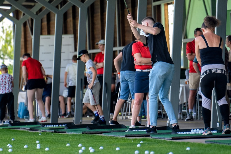 Návštevníci na odpalisku | Zdroj: Golf Trnava