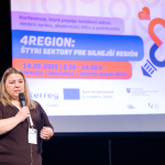 Záverečná konferencia v Skalici predstavila možnosti dobrovoľníctva, stáží a mentoringových programov aj študentom župných stredných škôl. | Foto: TTSK