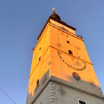 Zapadajúce slnko na Silvestra zafarbilo trnavskú mestskú vežu. | Foto: red.