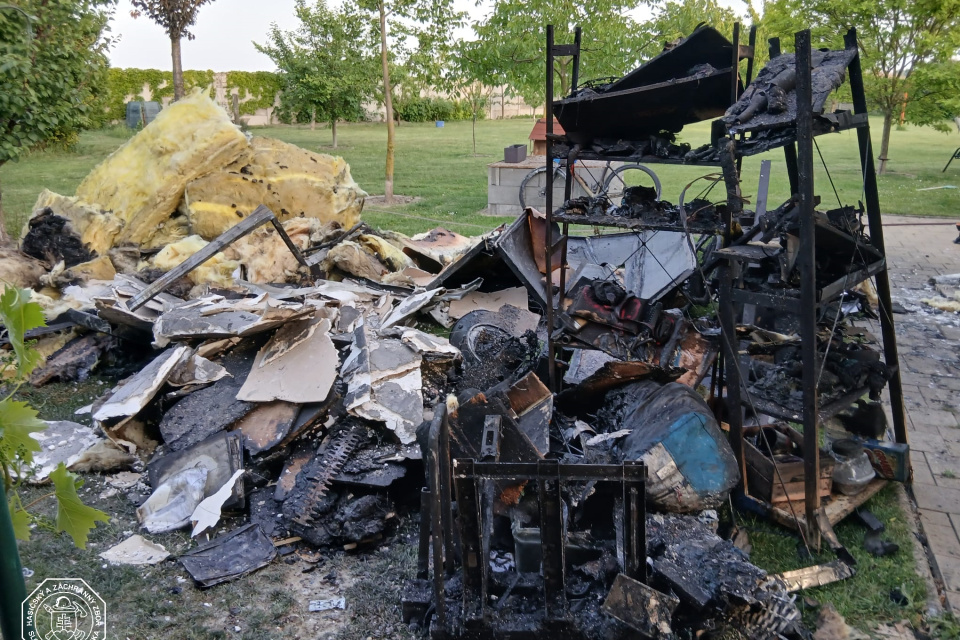Pri udalosti zasahovali príslušníci z Dunajskej Stredy, Šamorína, Rohoviec a Báča. | Foto: Hasičský a záchranný zbor