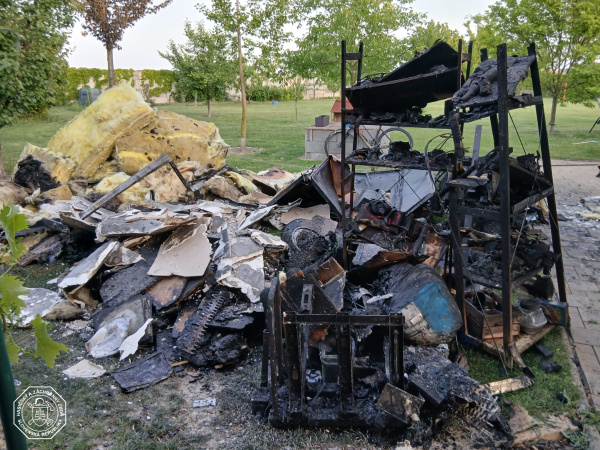 Pri udalosti zasahovali príslušníci z Dunajskej Stredy, Šamorína, Rohoviec a Báča. | Foto: Hasičský a záchranný zbor
