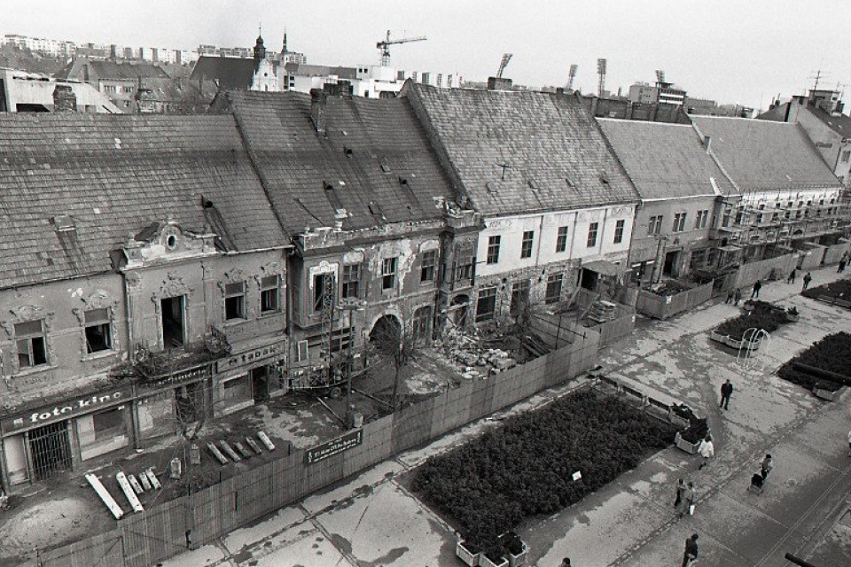 Pohľad na rekonštrukciu meštianskych domov na ulici Februárového víťazstva v centre Trnavy. | Foto: Vladimír Benko, ČSTK/TASR. Licencované pre Trnavské rádio