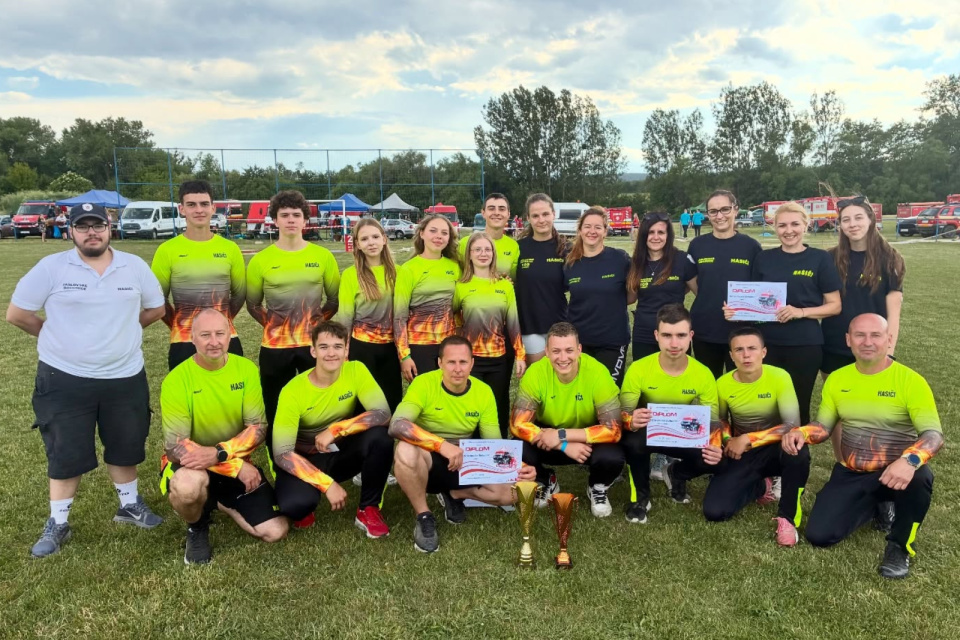Dorast má bronz, ženy obsadili 6. miesto. | Foto: Hasiči Jaslovské Bohunice