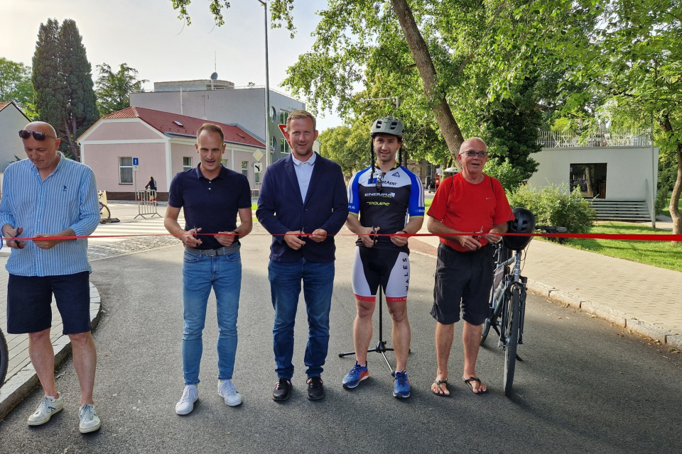 Prestrihávanie pásky | Zdroj: Mesto Piešťany