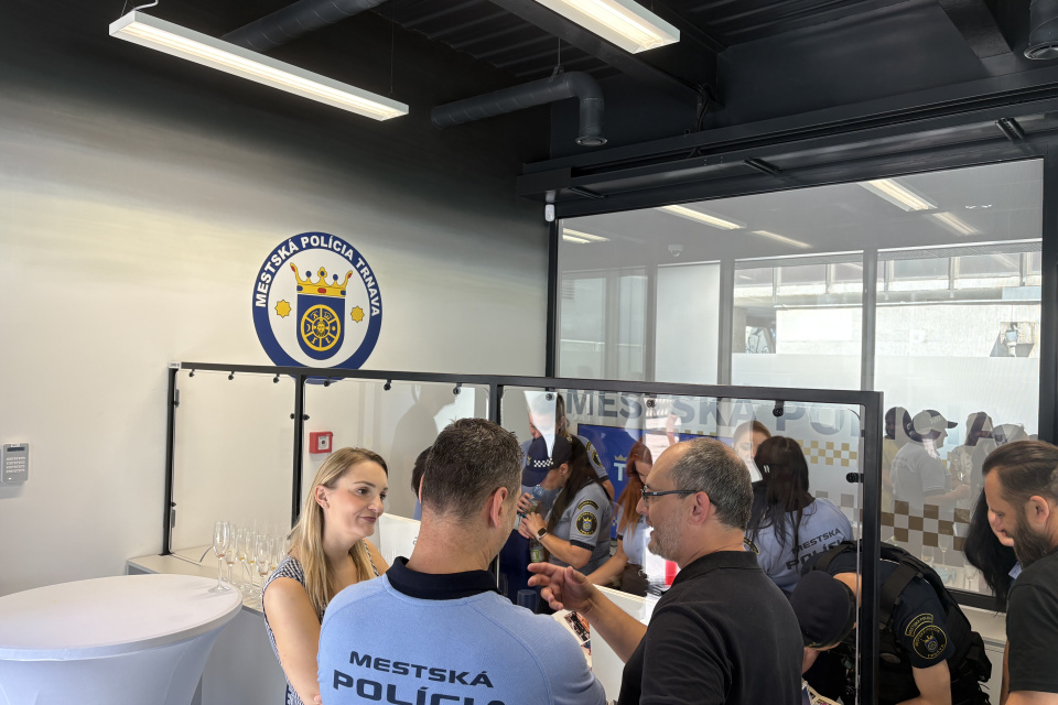 Slávnostné otvorenie nového klientskeho centra stálej služby mestskej polície Trnava (18.6.2026) | Foto: Michaela Martišíková, redakcia 