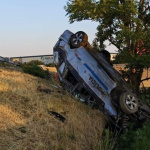 Šli riešiť odstavené auto. Jeden skončil v nemocnici, druhému stačilo ošetrenie na mieste. | Foto: PZSR
