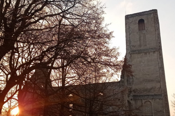 Na Katarínke osadia reštaurátorskú kópiu súsošia kalvárie. | Foto: red.