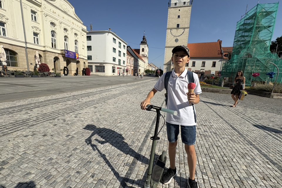Žiaci z Trnavy už majú vysvedčenia v rukách, za odmenu bola už aj zmrzlina | Foto: MM, redakcia