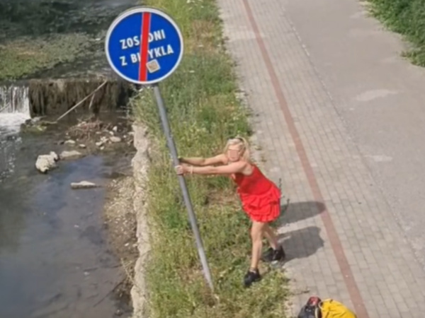 Značka vraj nakoniec odolala. | Foto: coolapple11a, Piešťanci proti degradácii mesta