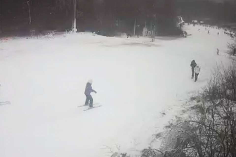 Aktuálne na zjazdovke v SkiBezovec. | Reprofoto: SkiBezovec, webcam