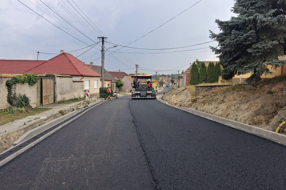 Asfaltovanie v Horných Orešanoch | Zdroj: Horné Orešany