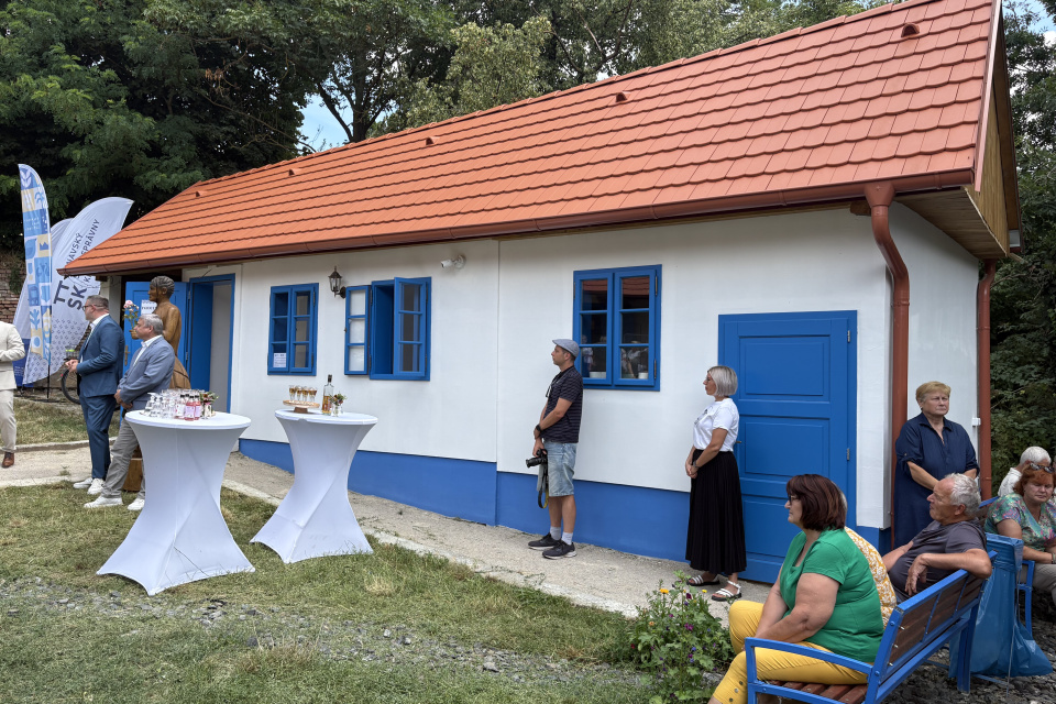 Nové priestory dostali neprehliadnuteľné sýto modré prvky | foto: MM, Trnavské rádio