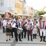 Vystúpia folklórne súbory z viacerých regiónov Slovenska | Zdroj: rezort Piešťany