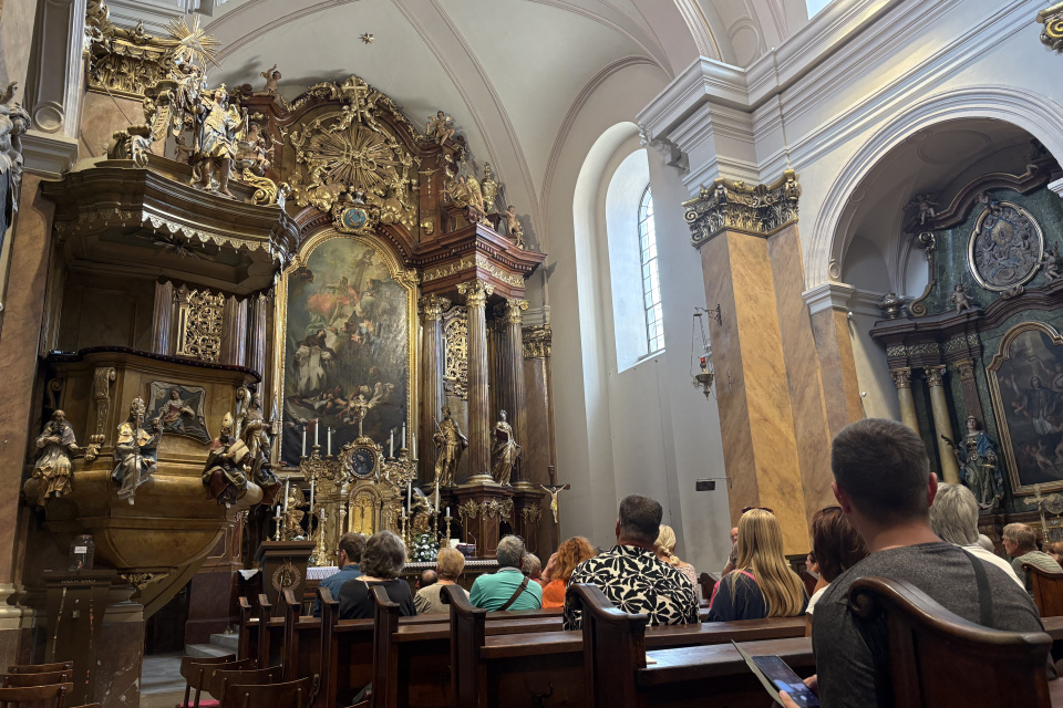 Kostol je bohato zdobený, ale jeho steny nikdy neniesli žiadne maľby | Foto: MM, Trnavské rádio