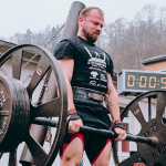 Erik Krajčovič pri výkone v súťaži Strongman | Zdroj:  archív AWPC