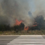 Hasiči už na mieste zasahujú. | Foto: red.
