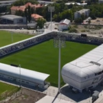 Kapacita je vyše 5 tisíc miest, časť zaplnia priaznivci Trnavy. | Foto: KFC Komárno