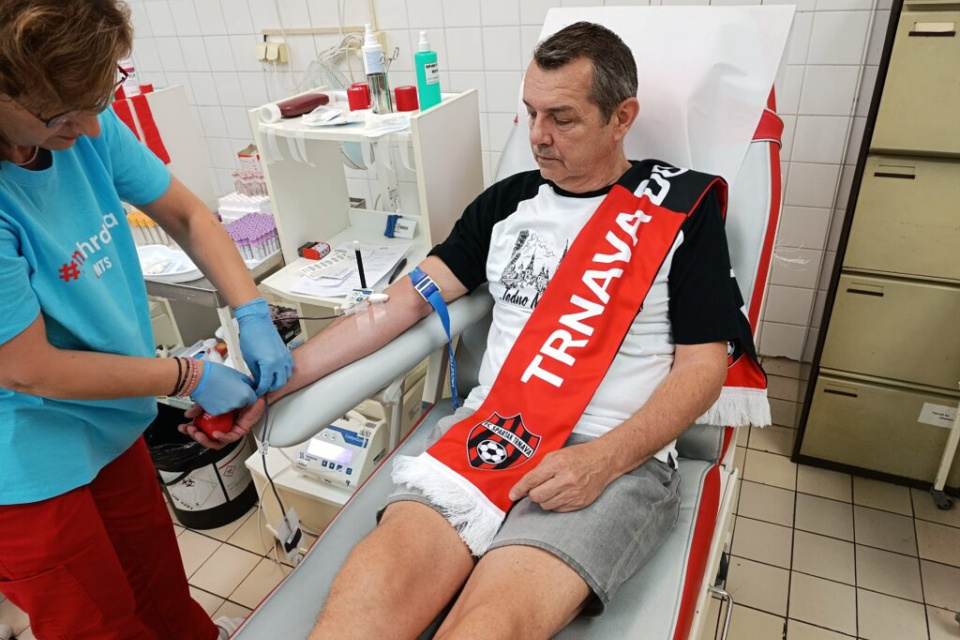 Spartakovci sa organizovane vybrali do odberového centra Národnej transfúznej služby SR. | Foto: FC Spartak Trnava 