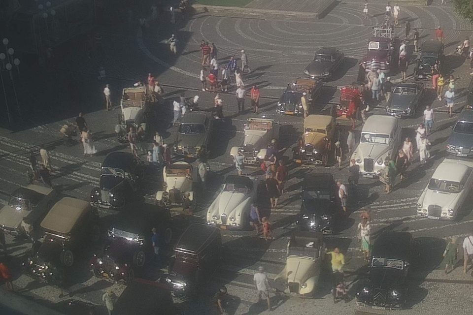 Na Trojičnom námestí ožíva história automobilizmu. | Foto: Heso-com