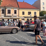 Na Trojičnom námestí ožíva história automobilizmu. | Foto: Trnavské