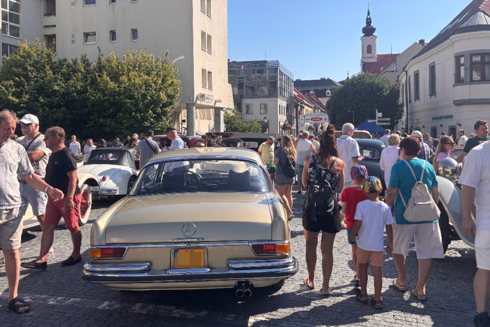Trnavských 100 km dnes zaplnilo Trojičné námestie.  | Foto: Trnavské