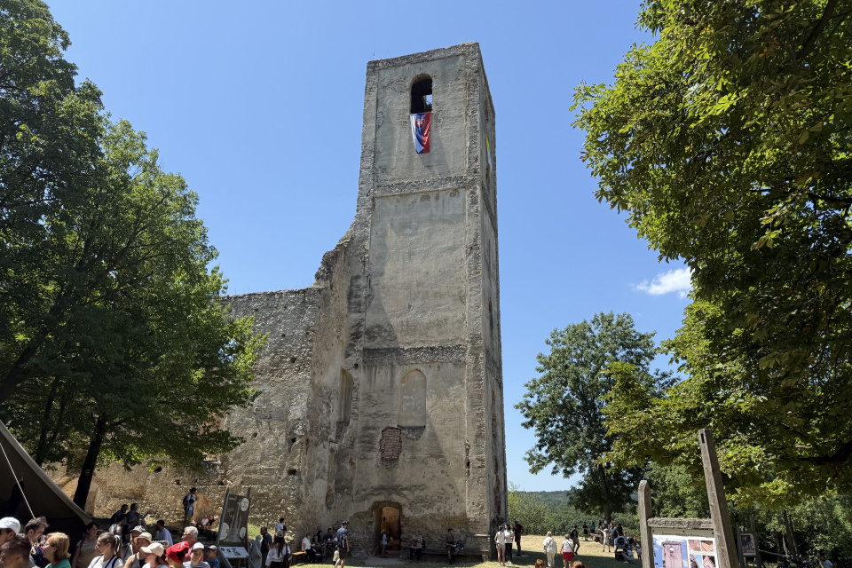 Okolie Katarínky aj vežu môžete preskúmať až do konca letnej sezóny | Foto (2025): Tomáš Buday