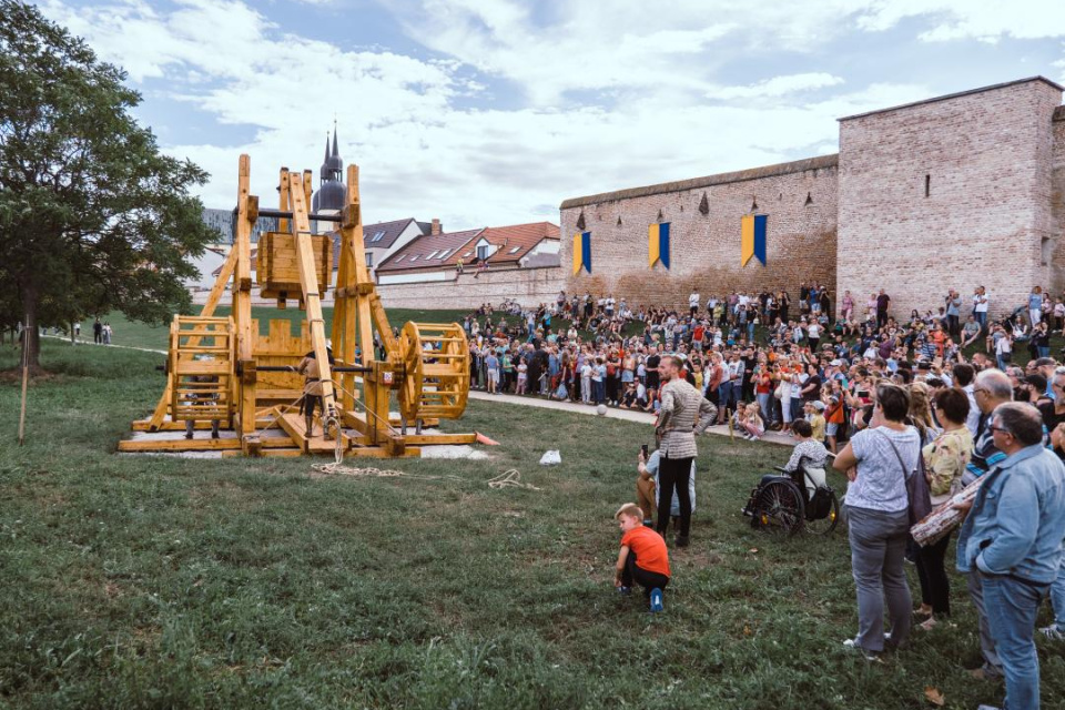 Výstrel z trebuchetu | Zdroj: Zaži v Trnave