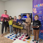 Klaudia Červená s deťmi v AMAKids Trnava | Zdroj: AMAKids
