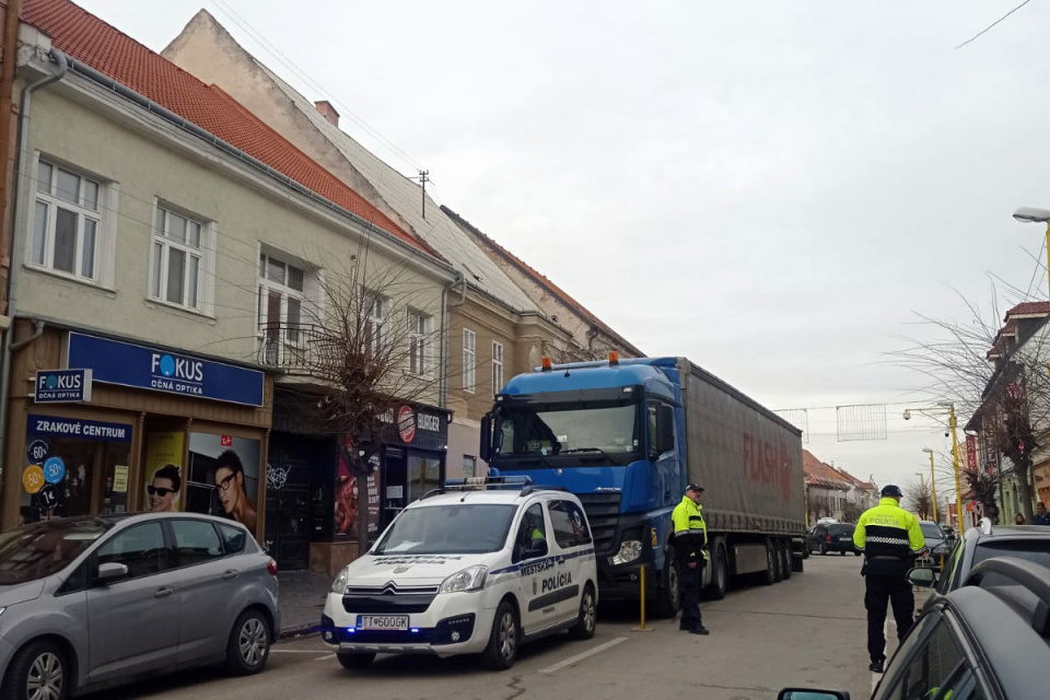 Nehoda na Štefánikovej ulici v Trnave. | Foto: redakcia