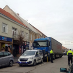 Nehoda na Štefánikovej ulici v Trnave. | Foto: redakcia