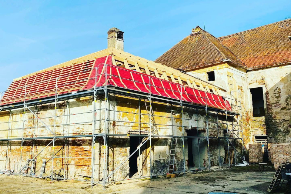 Čierna kuchyňa počas obnovy | Zdroj: Zachráňme kaštieľ Jablonica