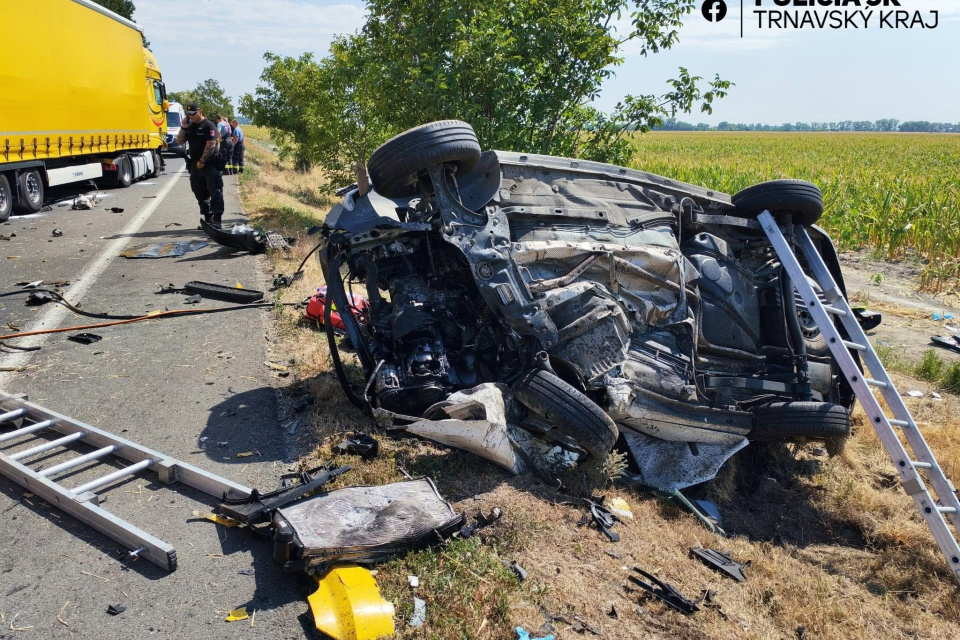 Vyšetrovanie dopravnej nehody si prevzala dunajskostredská vyšetrovateľka. | Foto: Polícia SR - Trnavský kraj