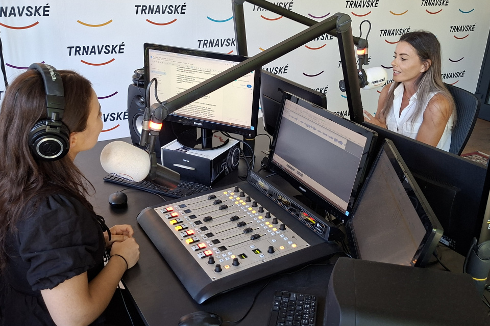 O tom, ako trávniku vdýchnuť nový život sme sa v štúdiu Trnavského rádia rozprávali s Hankou Dobiášovou, špecialistkou pre segment hobby zo spoločnosti Engo I Zdroj: ENGO 
