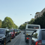 Piatkové cesty sú aj v Trnave. Kolóna sa tiahne na Hospodárskej. | Foto: Trnavské rádio 