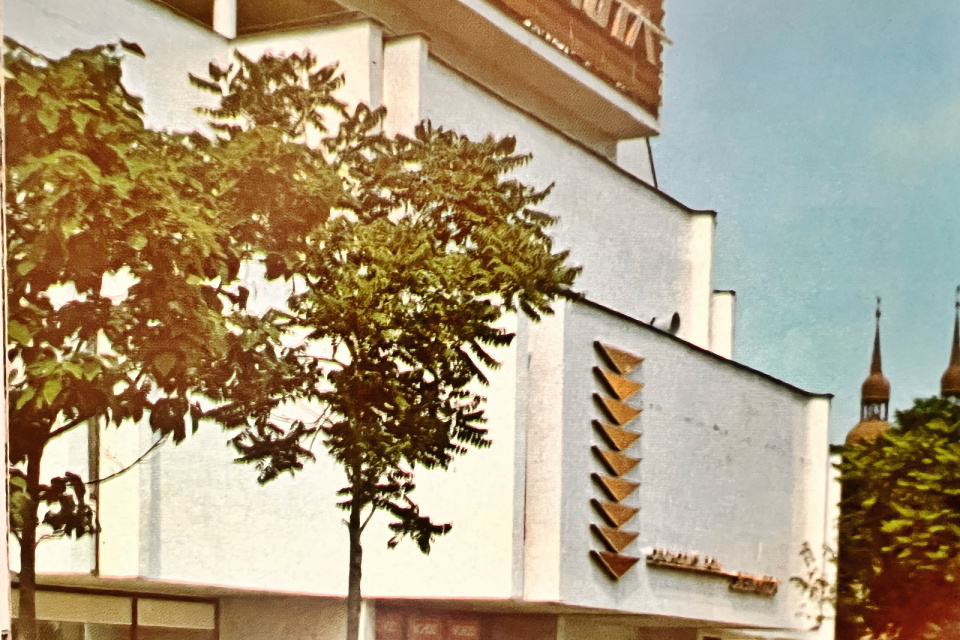Obchodný dom Jednota. Otvorili ho v roku 1980. | Zdroj: Mestá ČSSR, Trnava, 1988