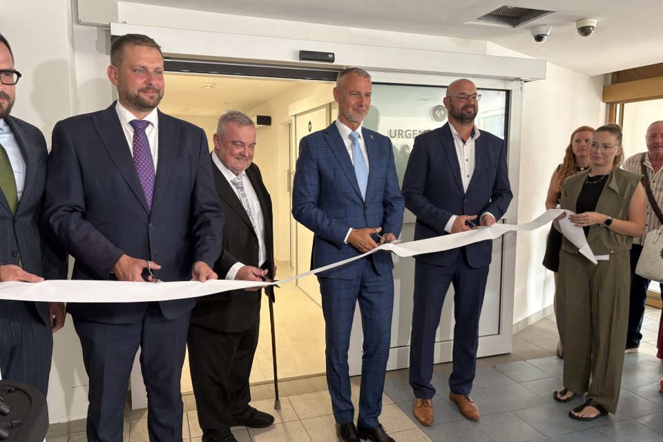 Súčasťou bolo strihanie pásky | Foto: Michaela Martišíková, Trnavské rádio