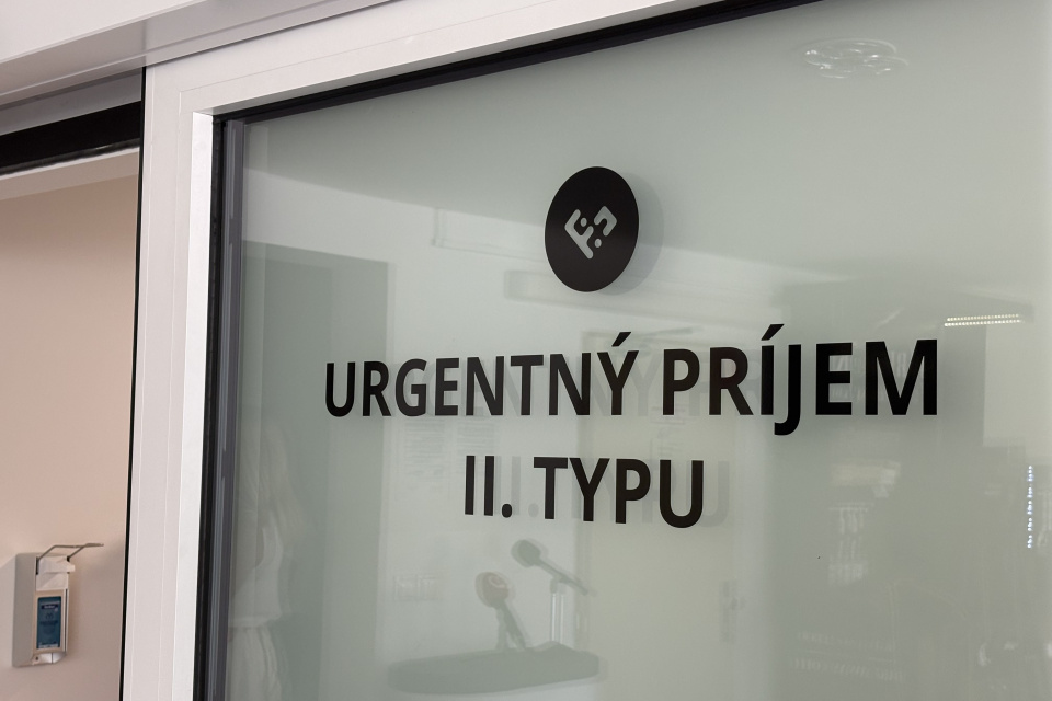 Fotografia dverí urgentného príjmu | Foto: Michaela Martišíková, Trnavské rádio