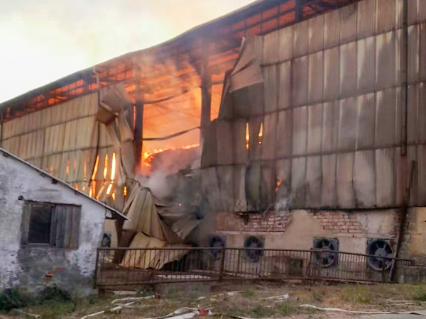 Požiar družstva v Naháči. | Zdroj: DHZ Chtelnica