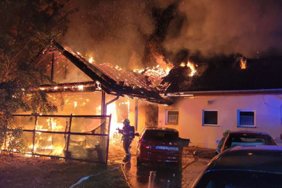 Príčina vzniku požiaru je v štádiu vyšetrovania. | Foto: HaZZ