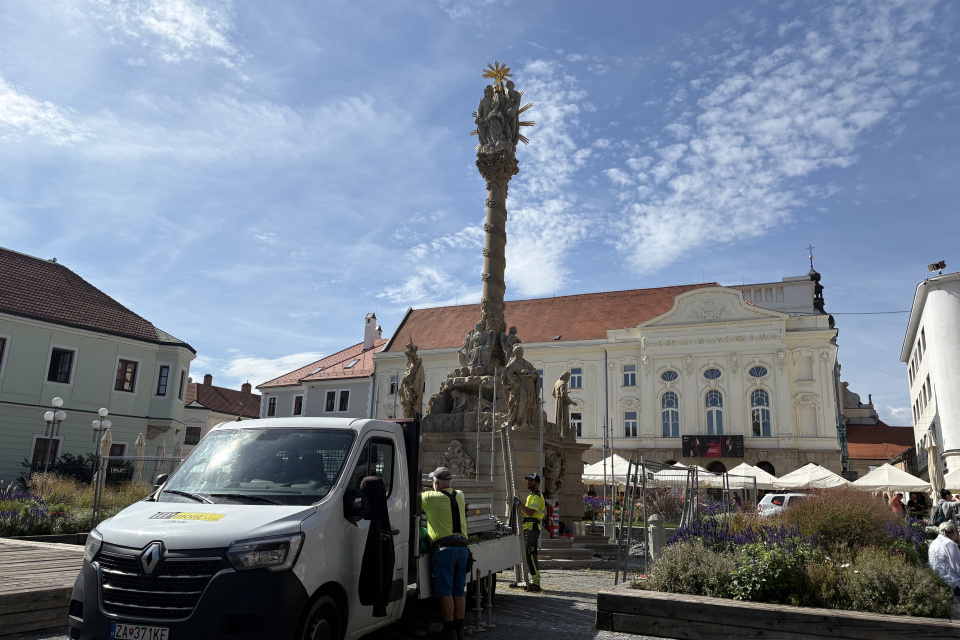 Potrebné je ešte odstrániť plot a zvyšok vecí po rekonštrukcii súsošia. | Foto: Michaela Martišíková