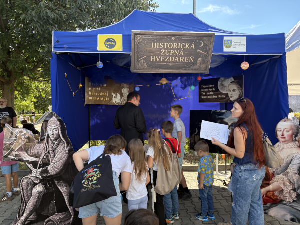 Návštevníci nachádzajú atrakcie aj v tematických stánkoch. | Foto: Trnavské