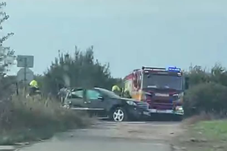 Na Záhorí po nehode zasahujú hasiči. | Foto: Karin Husárová, Dopravný servis SE, SI a okolie