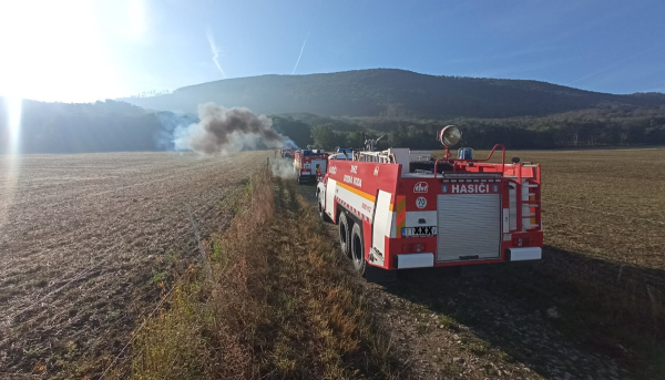 Na mieste sa pohyboval hotový konvoj techniky. | Foto: Hasiči Dobrá Voda